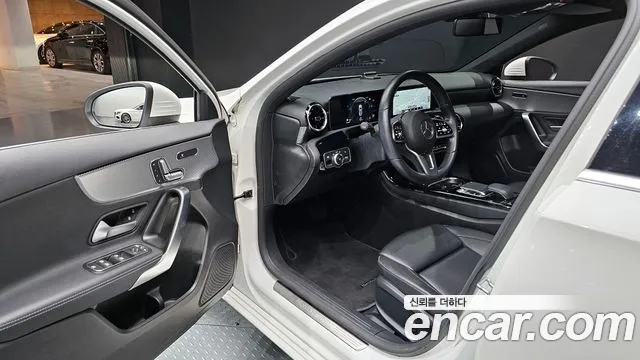 Mercedes-Benz A-Class 2019 — фото 11