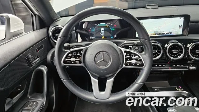 Mercedes-Benz A-Class 2019 — фото 13