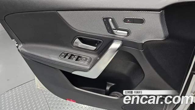 Mercedes-Benz A-Class 2019 — фото 14