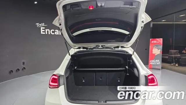 Mercedes-Benz A-Class 2019 — фото 19