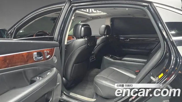 Hyundai Equus 2015 — фото 12