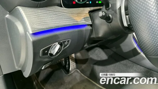 Mercedes-Benz E-Class 2022 — фото 15