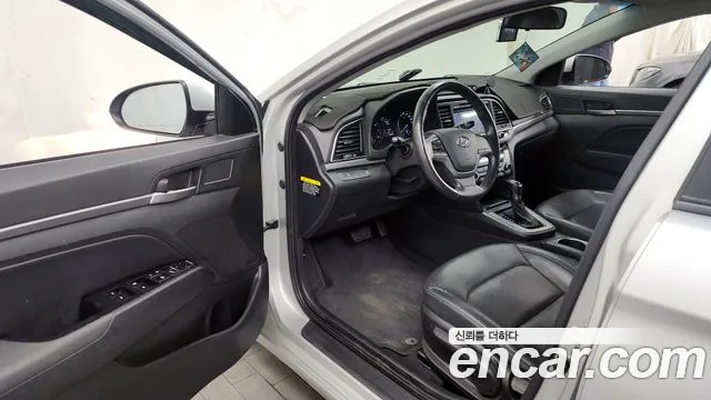 Hyundai AVANTE 2016 — фото 10