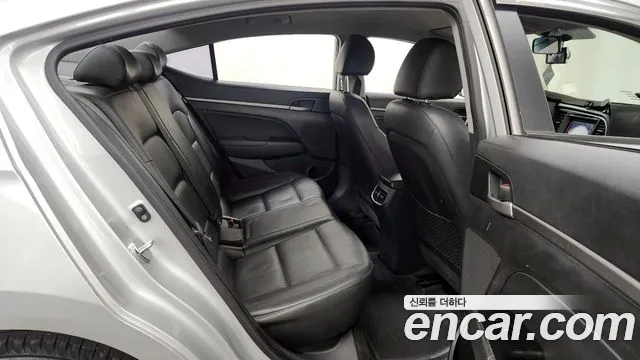 Hyundai AVANTE 2016 — фото 11