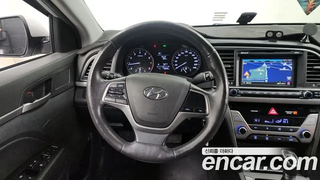 Hyundai AVANTE 2016 — фото 13