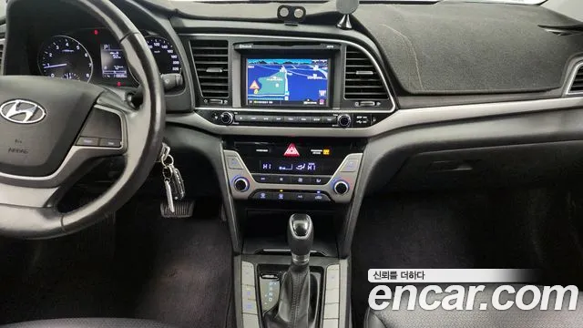 Hyundai AVANTE 2016 — фото 14