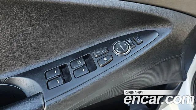 Hyundai Sonata 2010 — фото 16