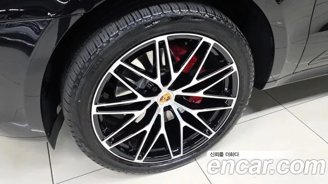 Porsche Macan 2022 — фото 19