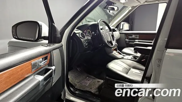 Land Rover Discovery 2016 — фото 12