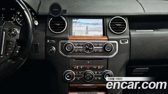 Land Rover Discovery 2016 — фото 14