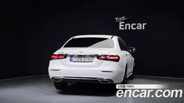Mercedes-Benz E-Class 2021 — фото 4