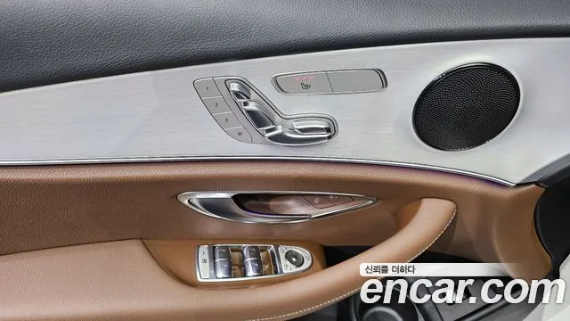 Mercedes-Benz E-Class 2021 — фото 14