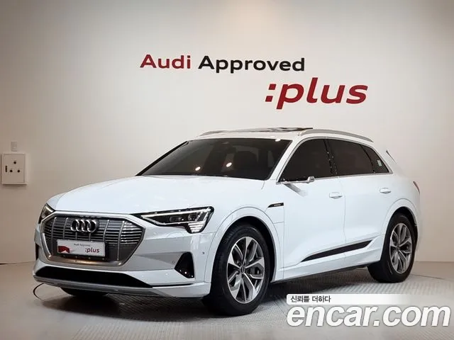 Audi e-tron 2023 — фото 1
