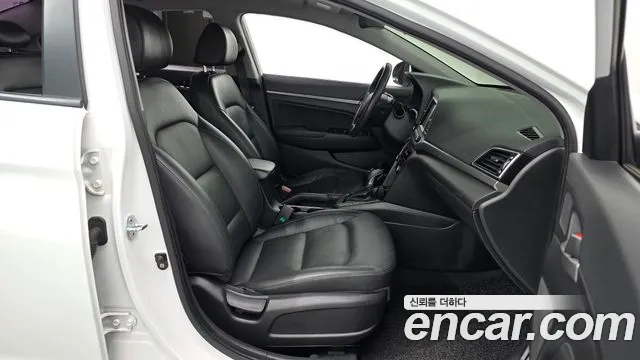 Hyundai AVANTE 2016 — фото 10