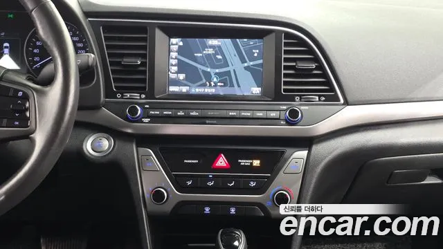 Hyundai AVANTE 2016 — фото 14