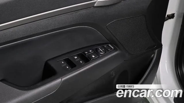 Hyundai AVANTE 2016 — фото 17