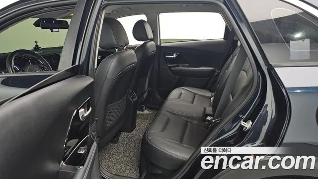 Kia Niro 2021 — фото 12