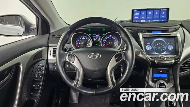 Hyundai AVANTE 2014 — фото 13