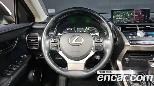 Lexus NX 2018 — фото 11
