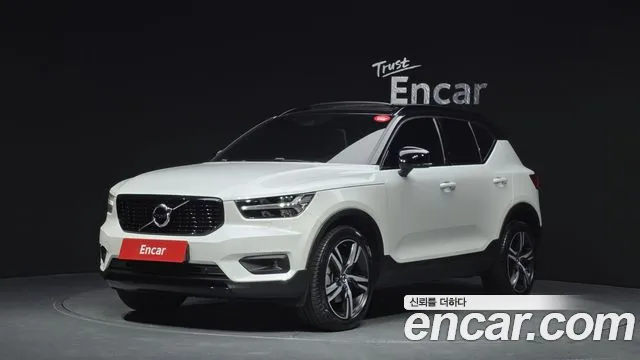 Volvo XC40 2021 — фото 1