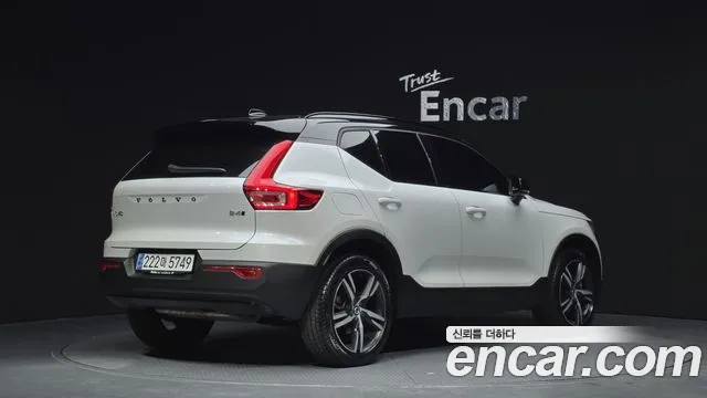 Volvo XC40 2021 — фото 2