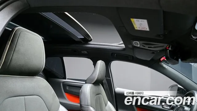 Volvo XC40 2021 — фото 20
