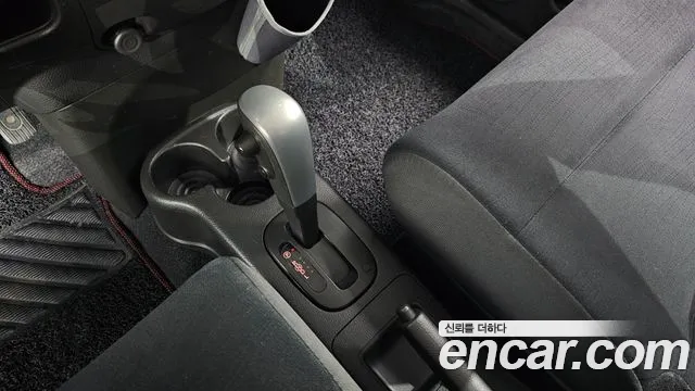 Nissan Cube 2011 — фото 9