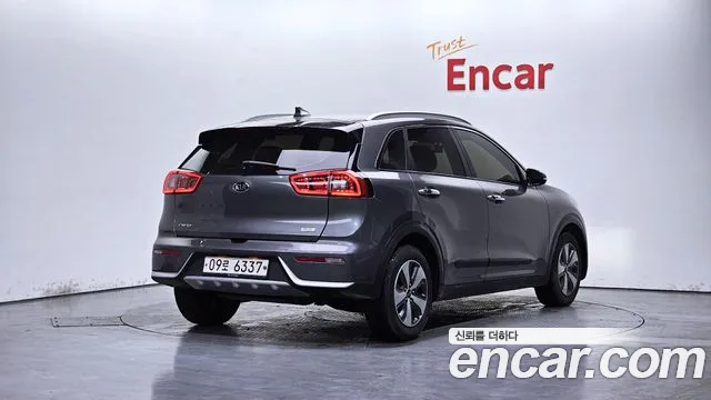 Kia Niro 2018 — фото 1
