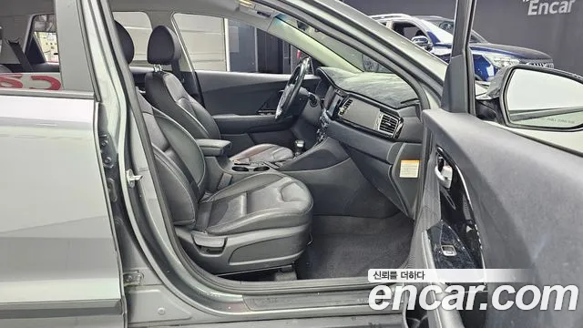 Kia Niro 2018 — фото 10