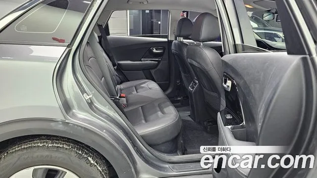 Kia Niro 2018 — фото 11
