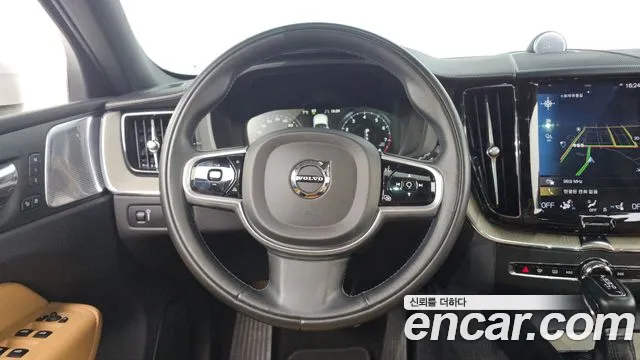 Volvo XC60 2018 — фото 10