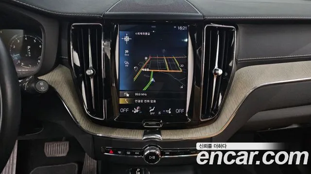 Volvo XC60 2018 — фото 11