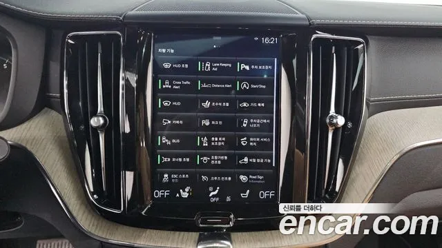 Volvo XC60 2018 — фото 13