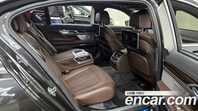 BMW 7-Series 2016 — фото 12