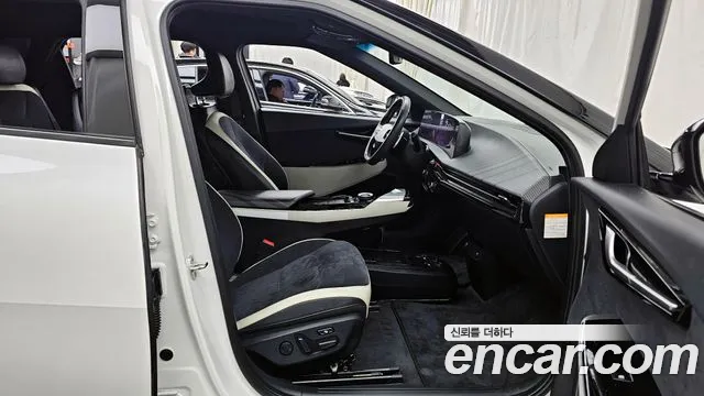 Kia EV6 2022 — фото 11