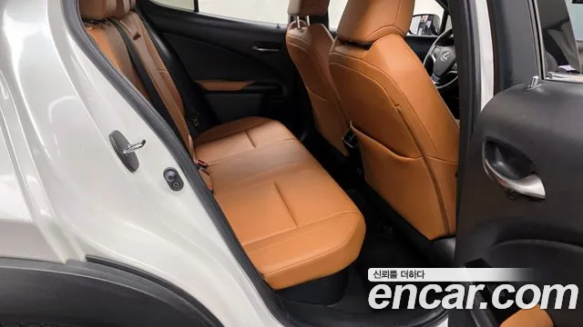 Lexus UX 2020 — фото 12