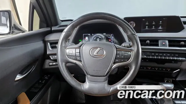 Lexus UX 2020 — фото 13