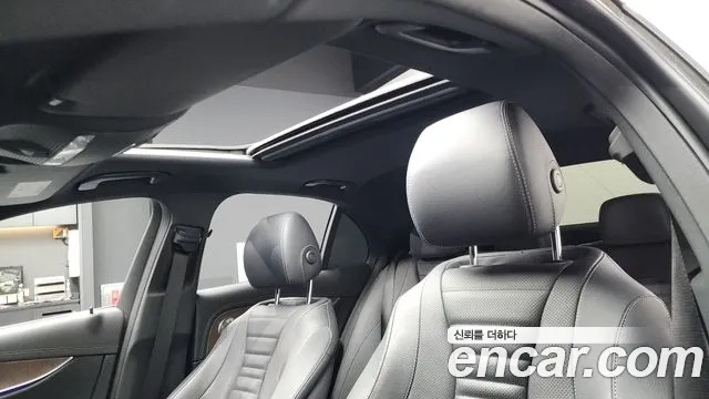 Mercedes-Benz E-Class 2021 — фото 18