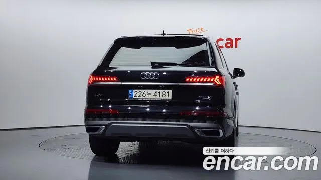 Audi Q7 2021 — фото 4