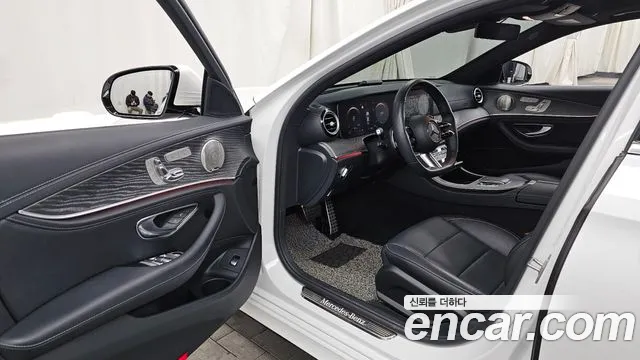 Mercedes-Benz E-Class 2022 — фото 10