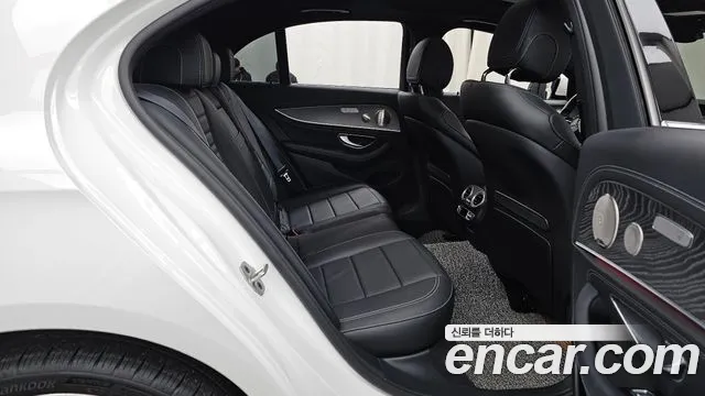 Mercedes-Benz E-Class 2022 — фото 12