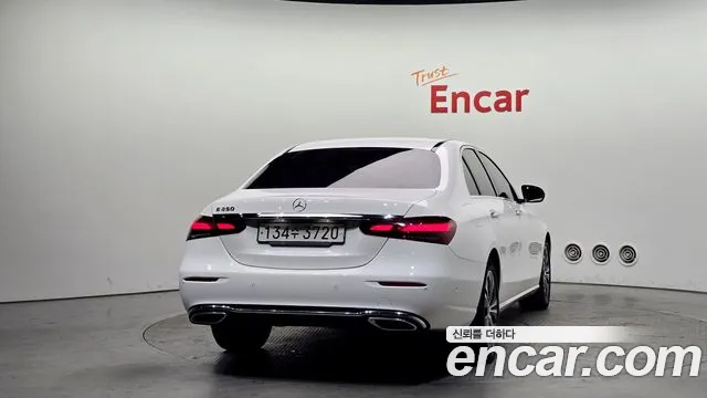 Mercedes-Benz E-Class 2022 — фото 4