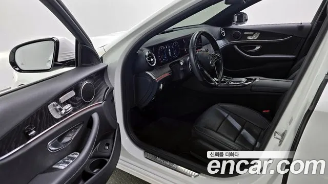 Mercedes-Benz E-Class 2022 — фото 10