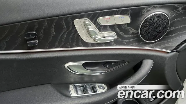 Mercedes-Benz E-Class 2022 — фото 13