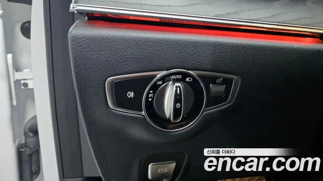 Mercedes-Benz E-Class 2022 — фото 14