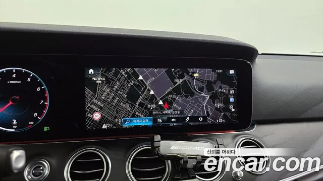 Mercedes-Benz E-Class 2022 — фото 17