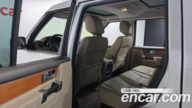Land Rover Discovery 2013 — фото 17