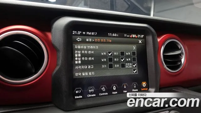 Jeep Wrangler 2022 — фото 16