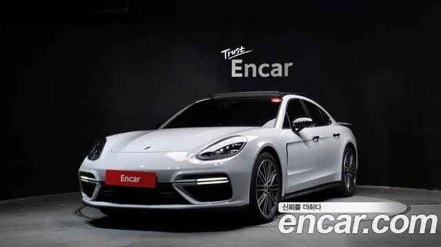 Porsche Panamera 2018 — фото 1
