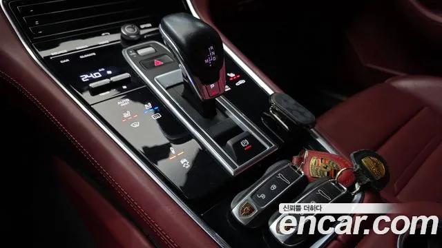 Porsche Panamera 2018 — фото 9